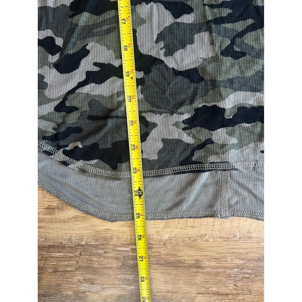 Evereve Camouflage Ribbed Henley Top Size Small Long‎ Sleeve Casual - Picture 9 of 9